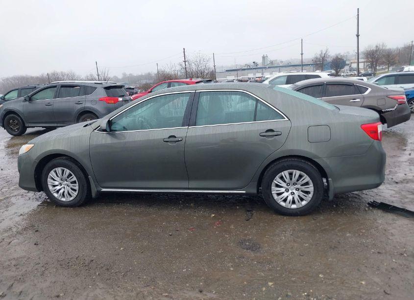 Photo 14 of 2014 Toyota Camry L/LE/SE/SE SPORT/XLE (VIN 4T4BF1FK2ER368302)