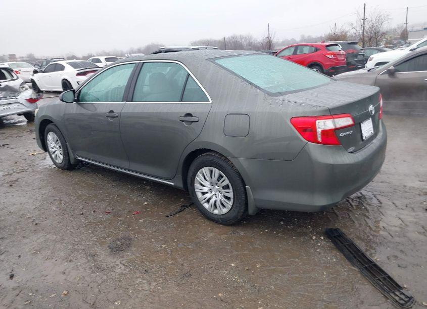 Photo 3 of 2014 Toyota Camry L/LE/SE/SE SPORT/XLE (VIN 4T4BF1FK2ER368302)