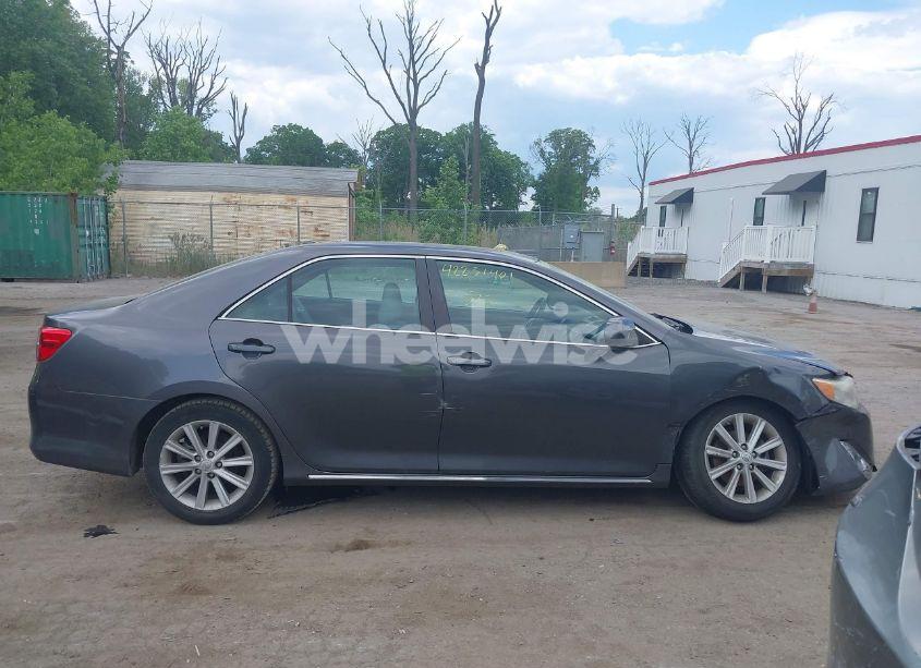 Photo 13 of 2014 Toyota Camry XLE (VIN 4T4BF1FK2ER396729)