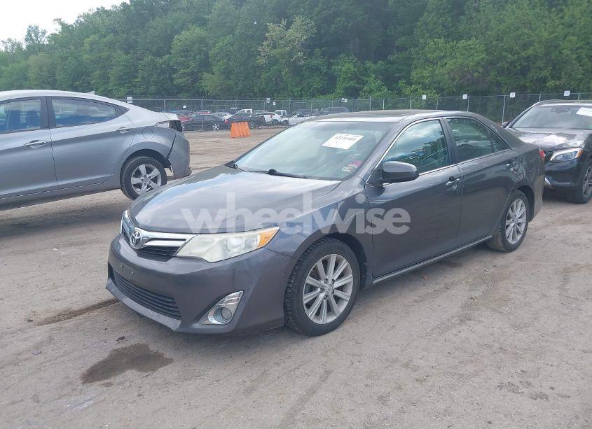 Photo 2 of 2014 Toyota Camry XLE (VIN 4T4BF1FK2ER396729)