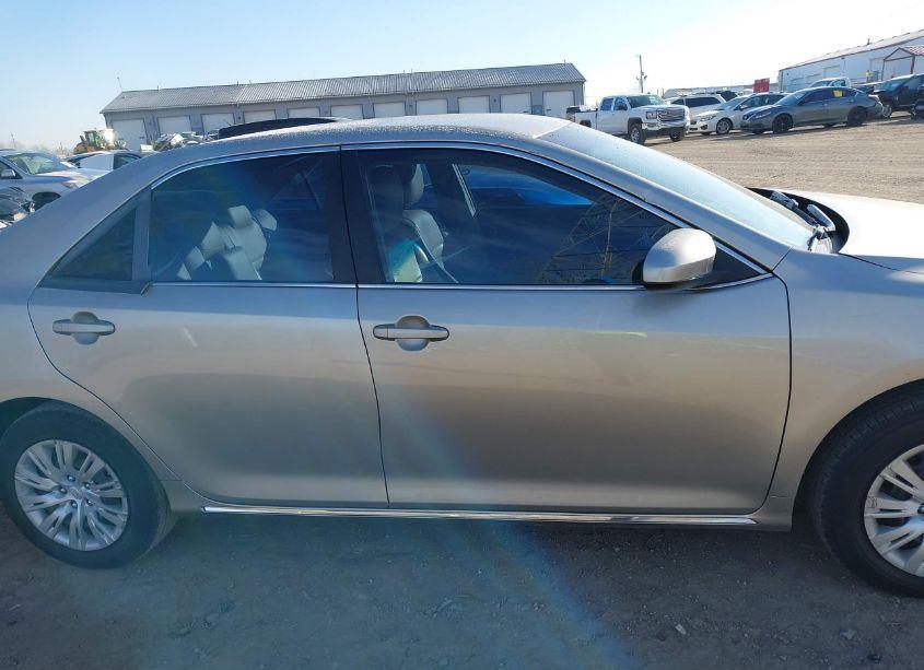 Photo 13 of 2014 Toyota Camry LE (VIN 4T4BF1FK2ER416381)