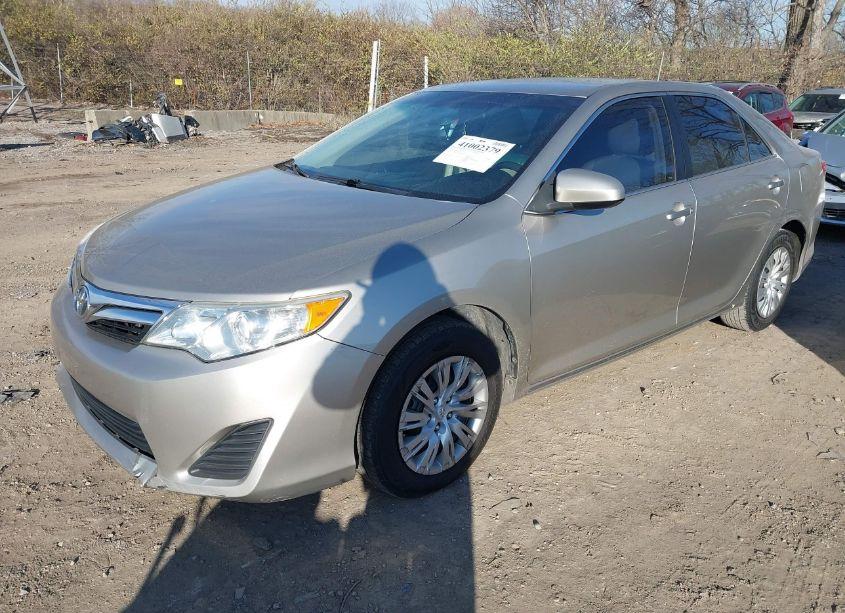 Photo 2 of 2014 Toyota Camry LE (VIN 4T4BF1FK2ER416381)