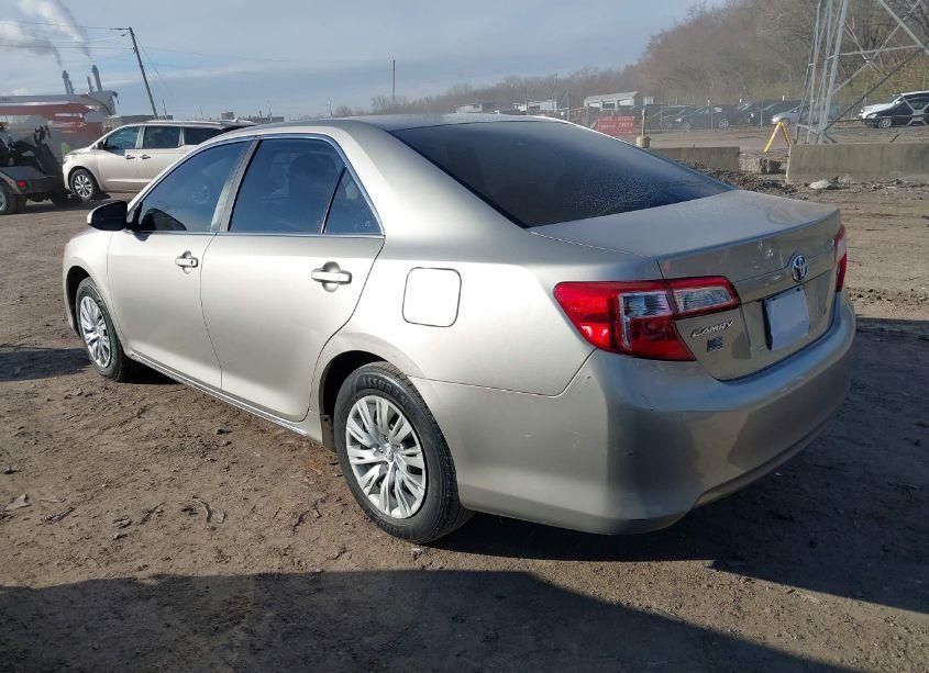 Photo 3 of 2014 Toyota Camry LE (VIN 4T4BF1FK2ER416381)