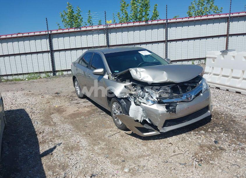 2014 Toyota Camry LE (VIN 4T4BF1FK2ER423556) main photo