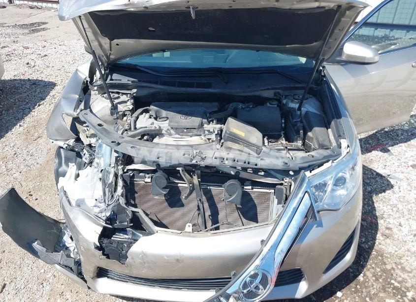 Photo 10 of 2014 Toyota Camry LE (VIN 4T4BF1FK2ER423556)