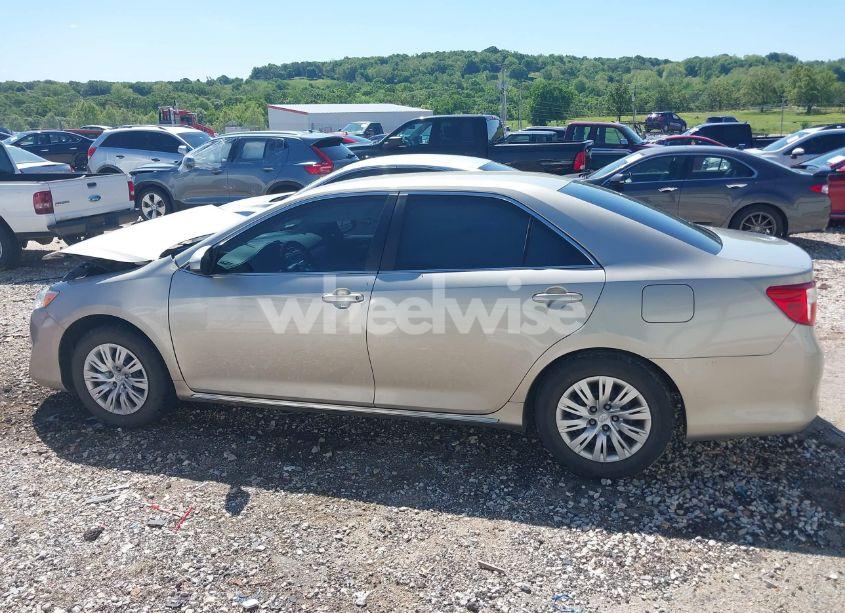 Photo 14 of 2014 Toyota Camry LE (VIN 4T4BF1FK2ER423556)