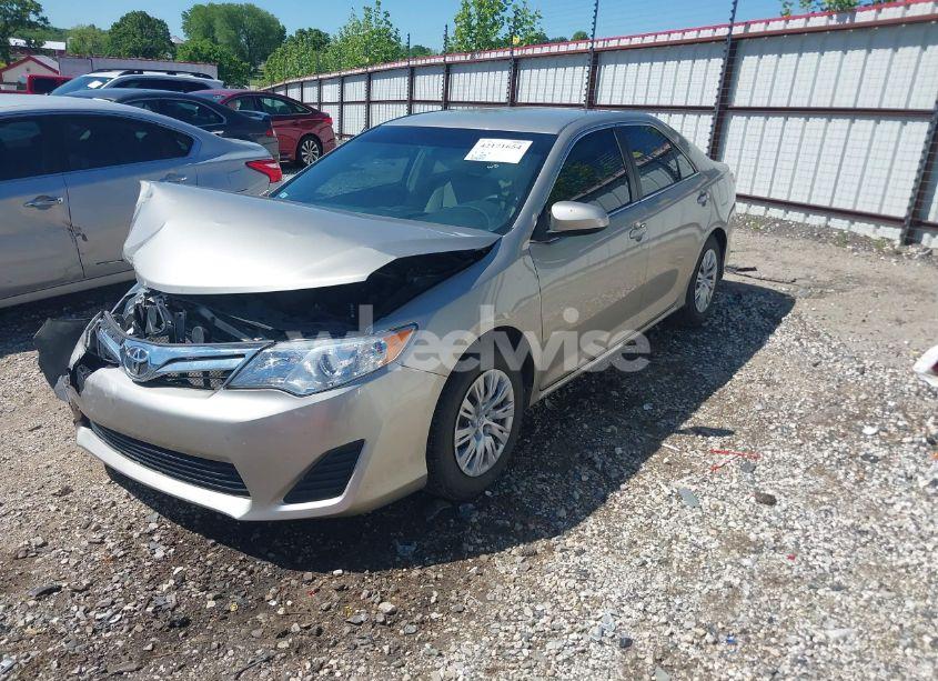 Photo 2 of 2014 Toyota Camry LE (VIN 4T4BF1FK2ER423556)