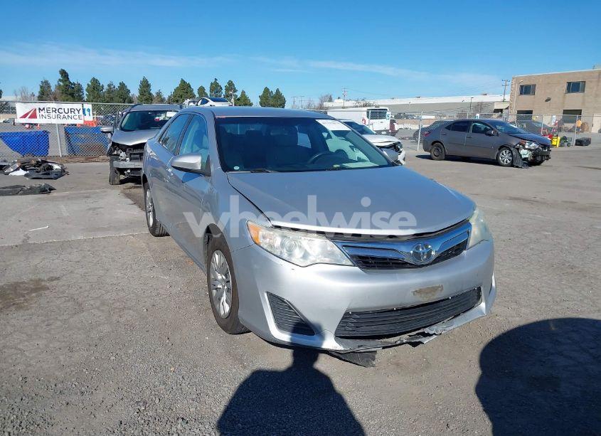 2014 Toyota Camry LE (VIN 4T4BF1FK2ER427218) main photo