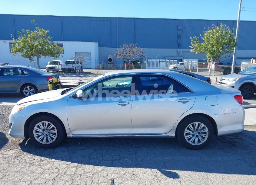 Photo 14 of 2014 Toyota Camry LE (VIN 4T4BF1FK2ER427218)