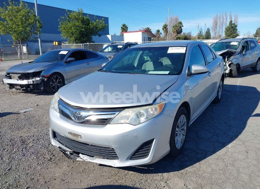 Photo 2 of 2014 Toyota Camry LE (VIN 4T4BF1FK2ER427218)
