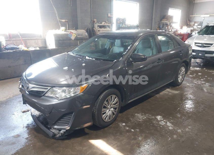 Photo 2 of 2014 Toyota Camry LE (VIN 4T4BF1FK2ER432760)