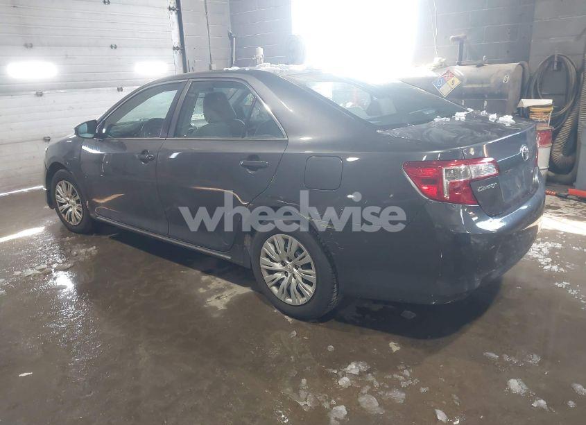 Photo 3 of 2014 Toyota Camry LE (VIN 4T4BF1FK2ER432760)