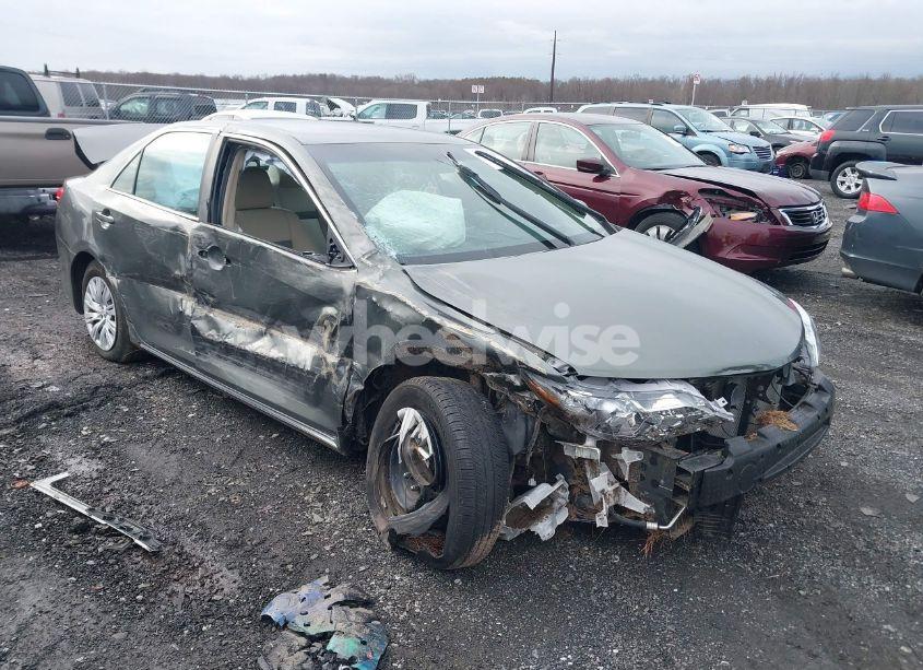 2014 Toyota Camry LE (VIN 4T4BF1FK2ER437781) main photo