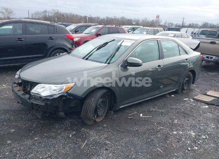 Photo 2 of 2014 Toyota Camry LE (VIN 4T4BF1FK2ER437781)
