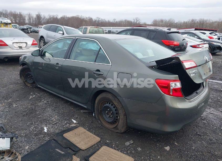 Photo 3 of 2014 Toyota Camry LE (VIN 4T4BF1FK2ER437781)