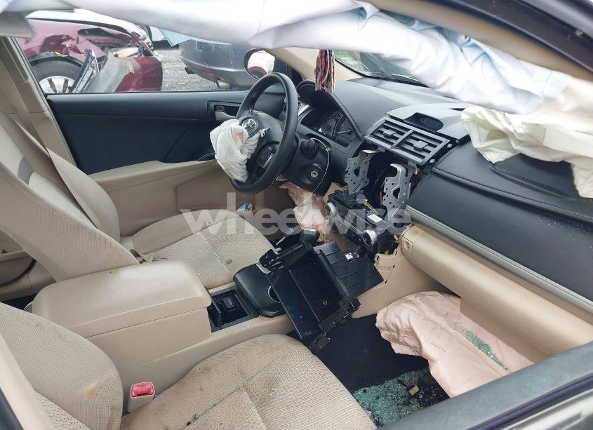 Photo 5 of 2014 Toyota Camry LE (VIN 4T4BF1FK2ER437781)