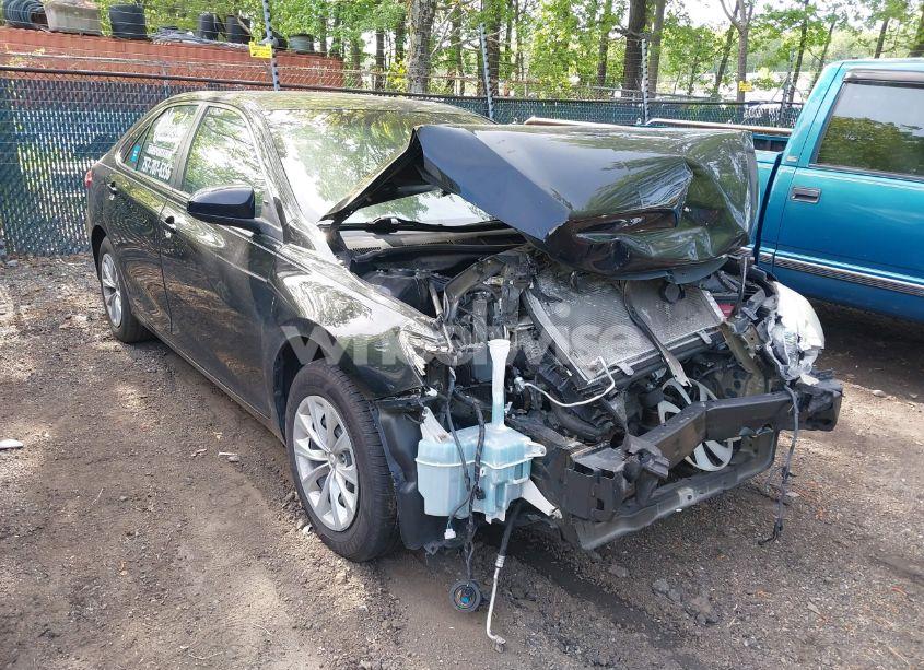 2015 Toyota Camry LE (VIN 4T4BF1FK2FR451083) main photo