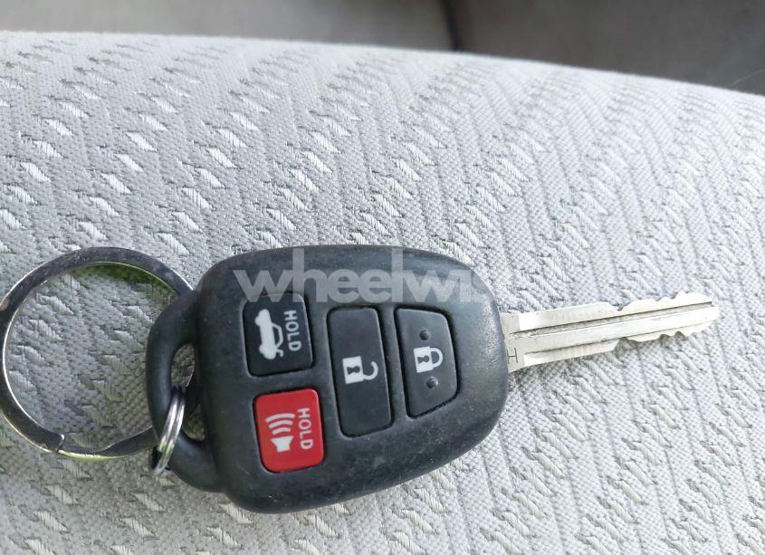 Photo 11 of 2015 Toyota Camry LE (VIN 4T4BF1FK2FR451083)