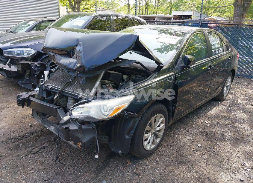 Photo 2 of 2015 Toyota Camry LE (VIN 4T4BF1FK2FR451083)