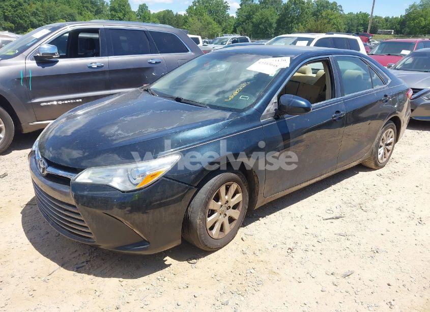 Photo 2 of 2015 Toyota Camry LE (VIN 4T4BF1FK2FR457823)