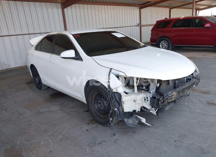 2015 Toyota Camry LE (VIN 4T4BF1FK2FR480034) main photo