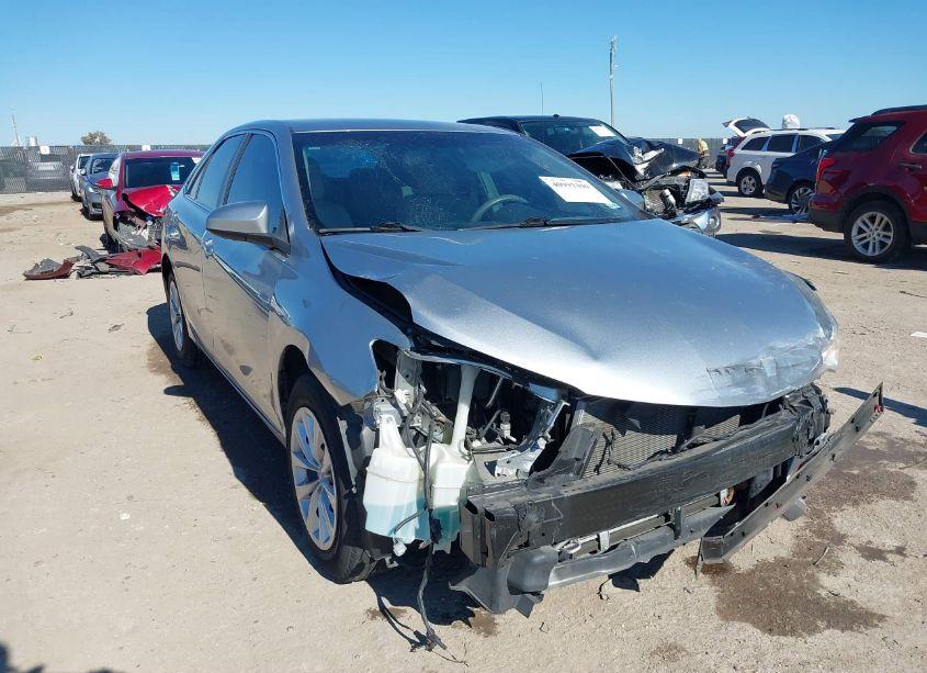 2015 Toyota Camry LE (VIN 4T4BF1FK2FR495648) main photo