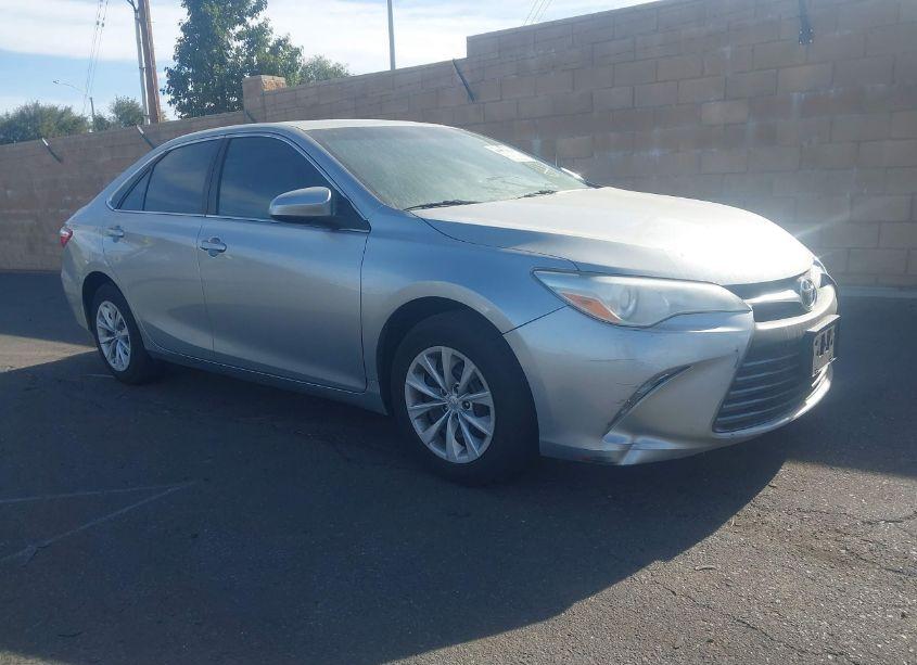 2015 Toyota Camry LE (VIN 4T4BF1FK2FR496878) main photo