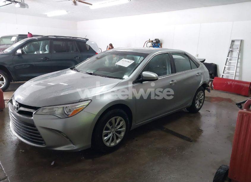 Photo 2 of 2015 Toyota Camry LE (VIN 4T4BF1FK2FR511962)