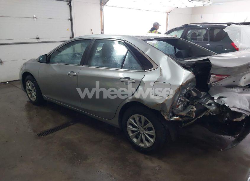 Photo 3 of 2015 Toyota Camry LE (VIN 4T4BF1FK2FR511962)