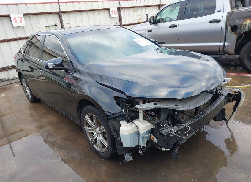 2016 Toyota Camry LE (VIN 4T4BF1FK2GR534661) main photo