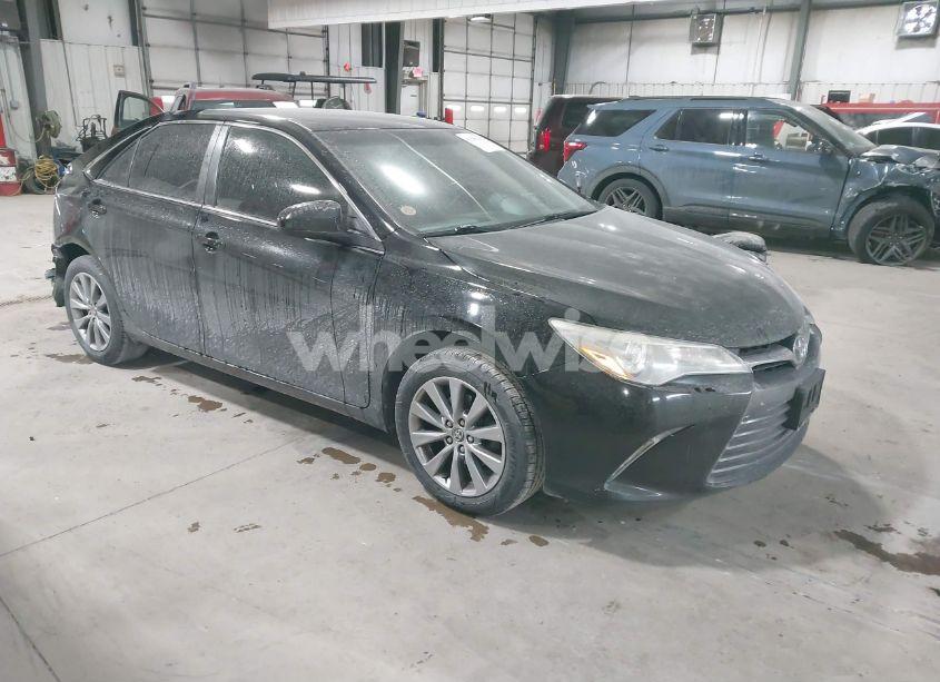2016 Toyota Camry XLE (VIN 4T4BF1FK2GR544574) main photo