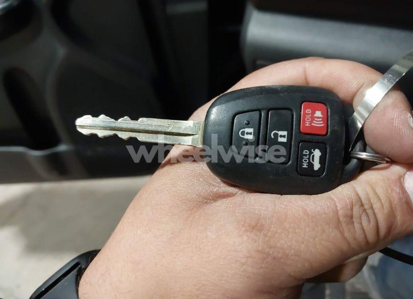 Photo 11 of 2016 Toyota Camry XLE (VIN 4T4BF1FK2GR544574)