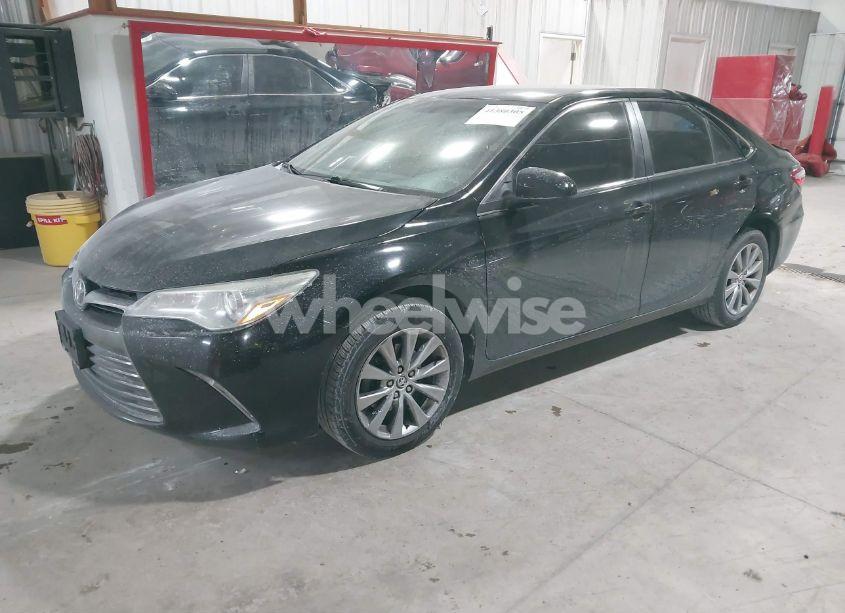 Photo 2 of 2016 Toyota Camry XLE (VIN 4T4BF1FK2GR544574)