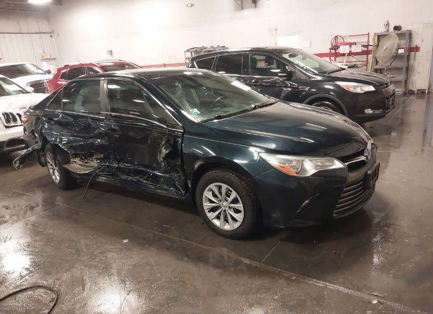 2016 Toyota Camry LE/XLE/SE/XSE (VIN 4T4BF1FK2GR544817) main photo