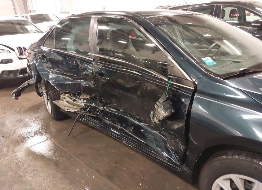 Photo 6 of 2016 Toyota Camry LE/XLE/SE/XSE (VIN 4T4BF1FK2GR544817)