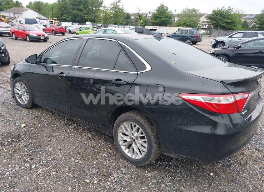 Photo 3 of 2016 Toyota Camry LE (VIN 4T4BF1FK2GR547930)