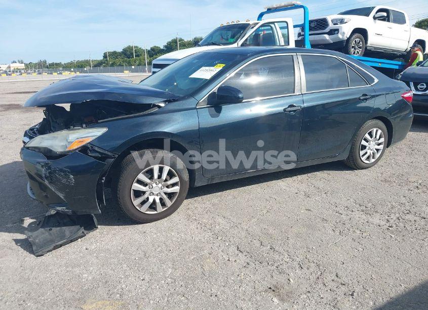 Photo 2 of 2016 Toyota Camry LE (VIN 4T4BF1FK2GR552724)