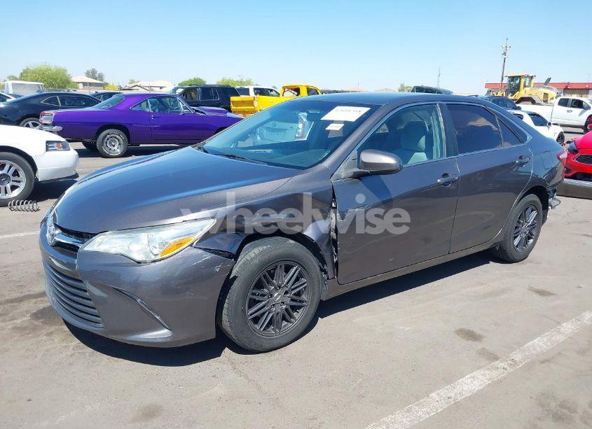 Photo 2 of 2016 Toyota Camry LE (VIN 4T4BF1FK2GR558894)