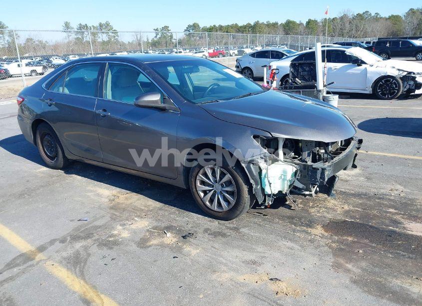 2016 Toyota Camry LE (VIN 4T4BF1FK2GR567577) main photo