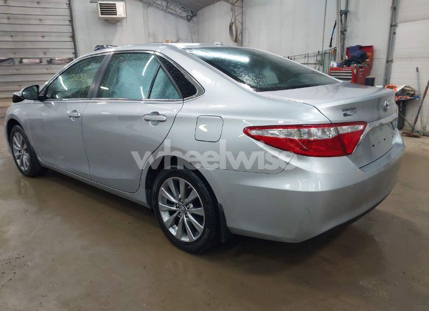 Photo 3 of 2016 Toyota Camry XLE (VIN 4T4BF1FK2GR570561)