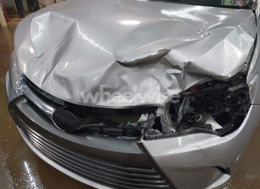 Photo 6 of 2016 Toyota Camry XLE (VIN 4T4BF1FK2GR570561)