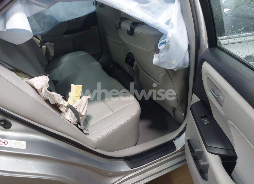 Photo 8 of 2016 Toyota Camry XLE (VIN 4T4BF1FK2GR570561)