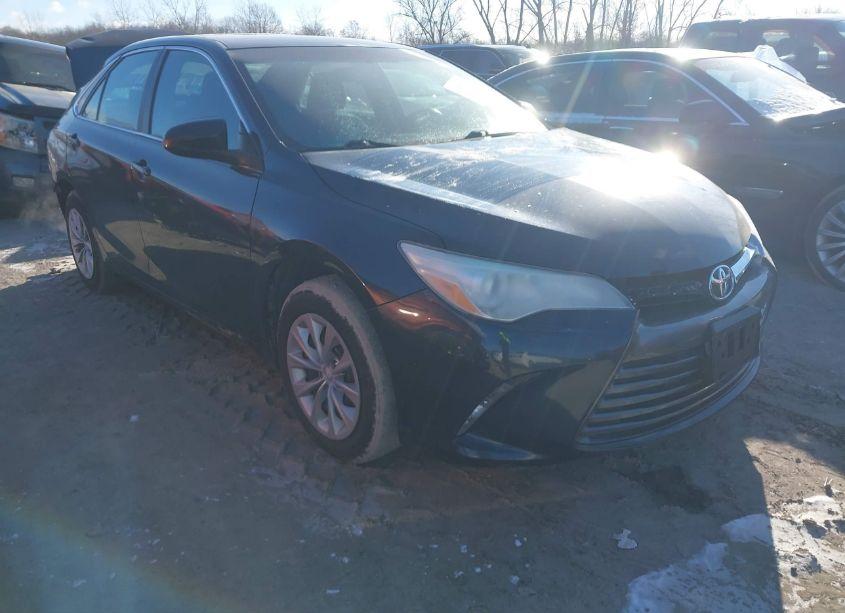 2016 Toyota Camry LE (VIN 4T4BF1FK2GR576439) main photo