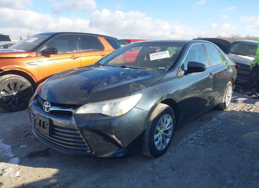 Photo 2 of 2016 Toyota Camry LE (VIN 4T4BF1FK2GR576439)