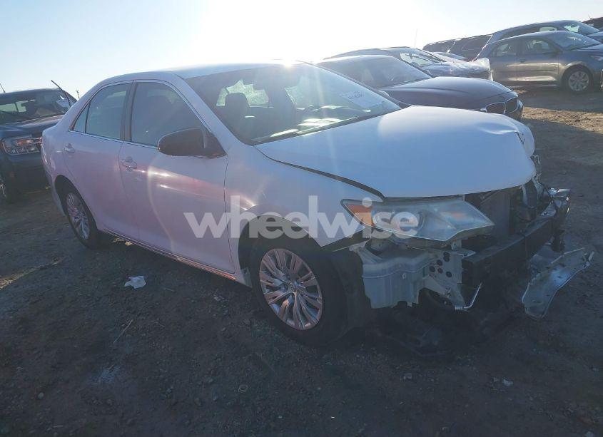 2013 Toyota Camry LE (VIN 4T4BF1FK3DR285654) main photo