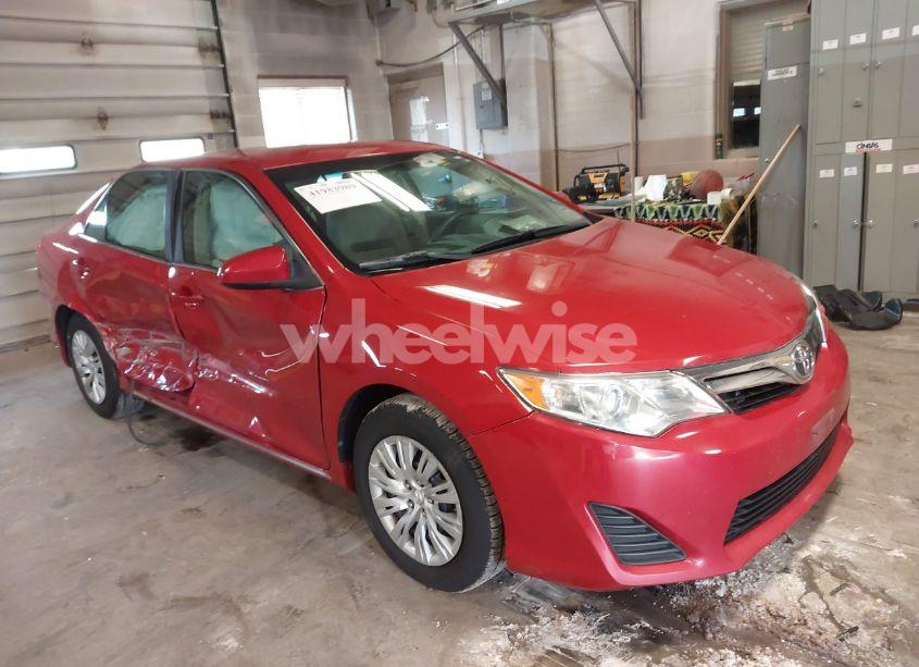 2013 Toyota Camry LE (VIN 4T4BF1FK3DR285864) main photo