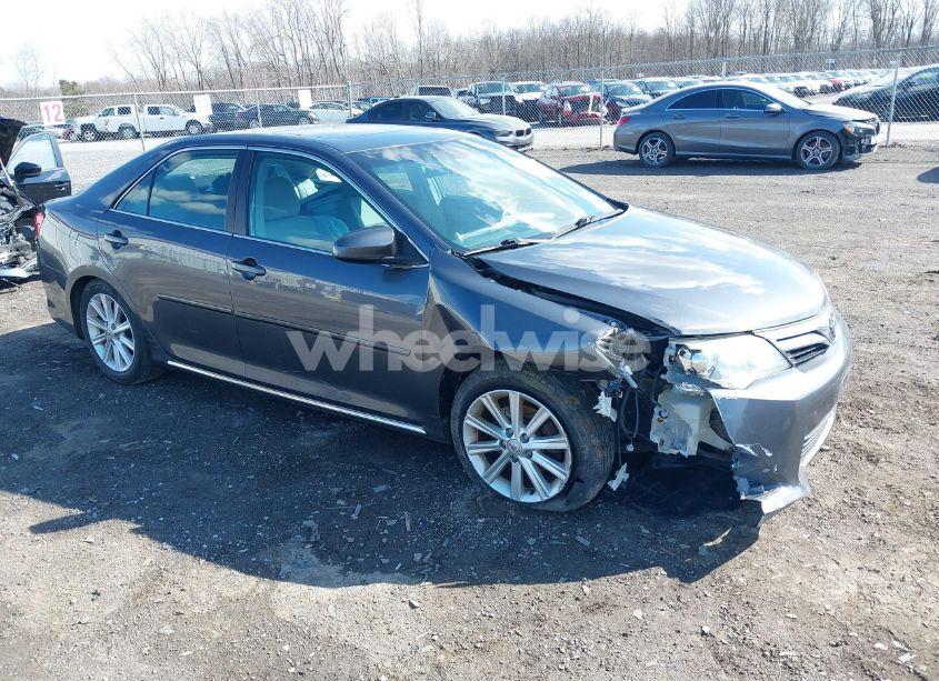 2013 Toyota Camry XLE (VIN 4T4BF1FK3DR290465) main photo