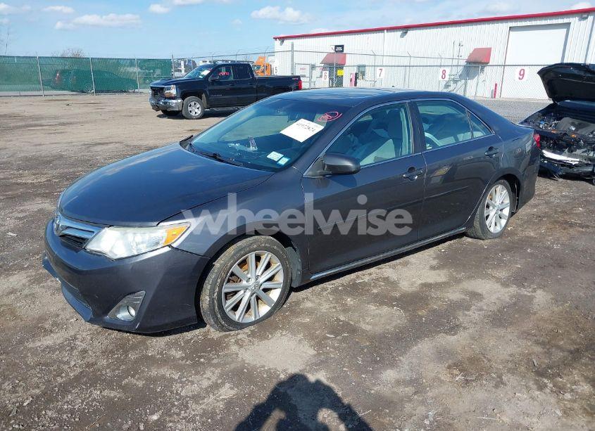 Photo 2 of 2013 Toyota Camry XLE (VIN 4T4BF1FK3DR290465)