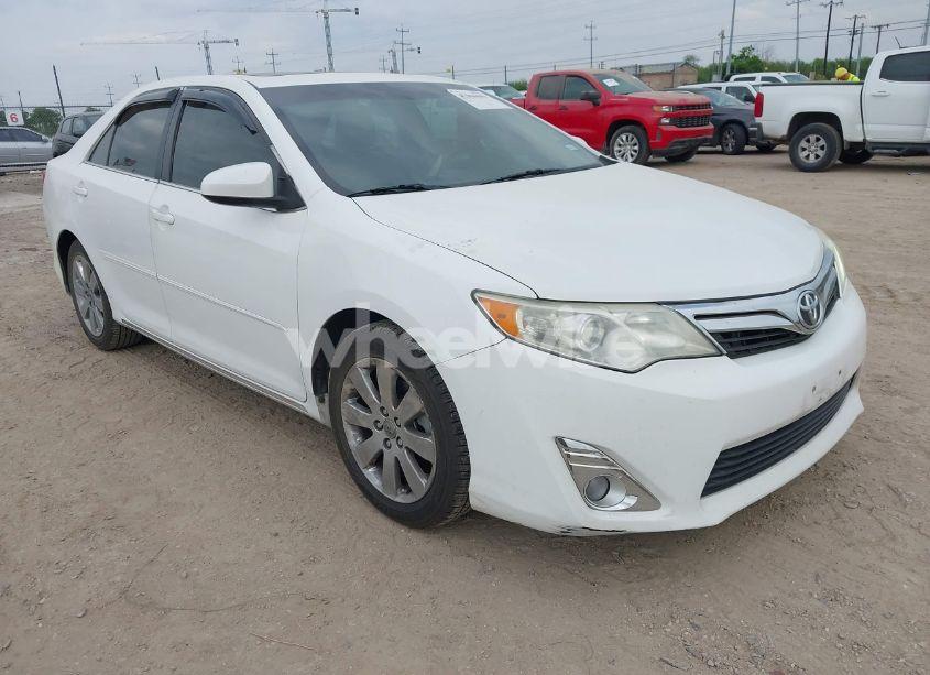 2013 Toyota Camry XLE (VIN 4T4BF1FK3DR294113) main photo