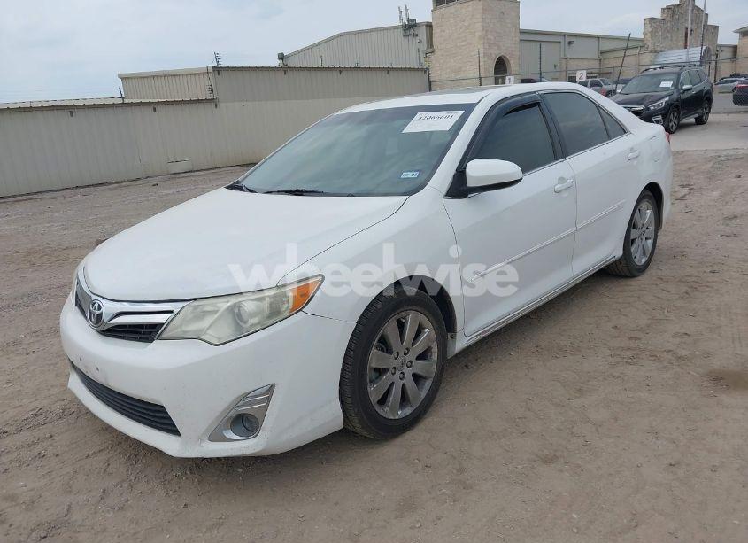 Photo 2 of 2013 Toyota Camry XLE (VIN 4T4BF1FK3DR294113)
